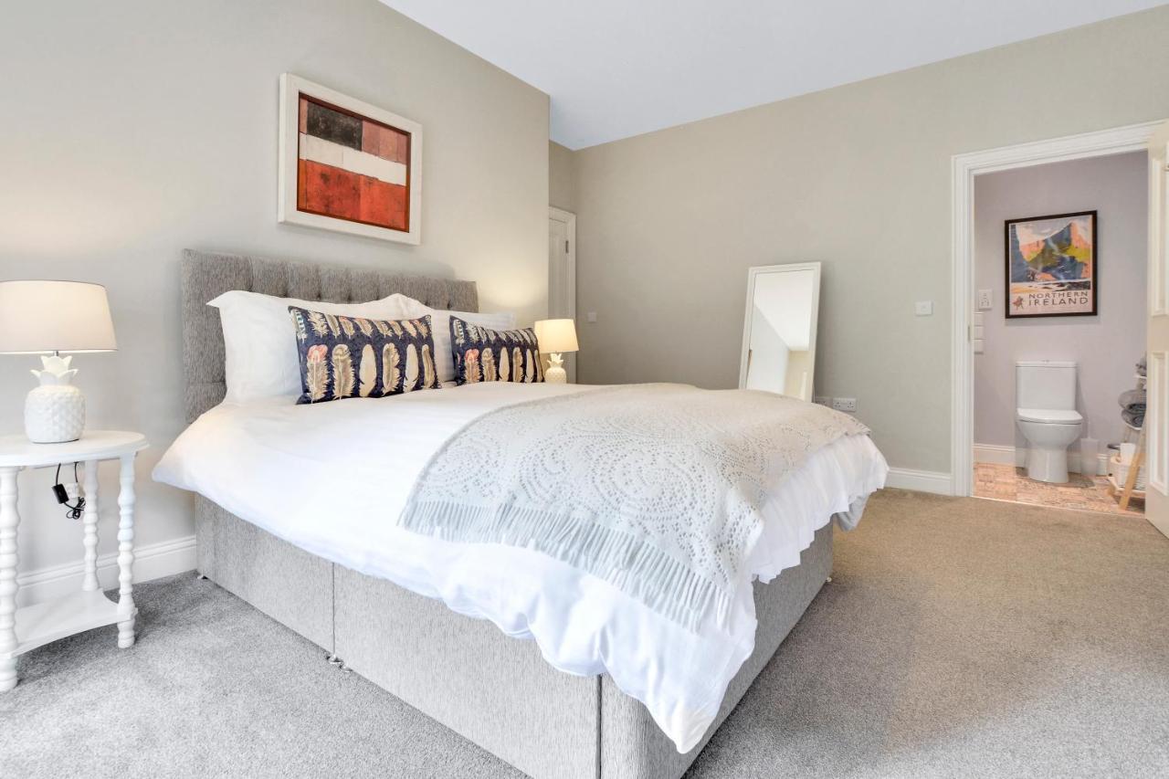 Quay House, North Coast 6 Bedroom Holiday Home Ballycastle Buitenkant foto