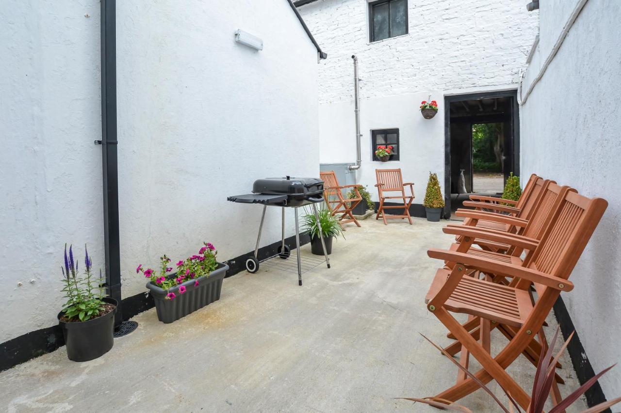 Quay House, North Coast 6 Bedroom Holiday Home Ballycastle Buitenkant foto